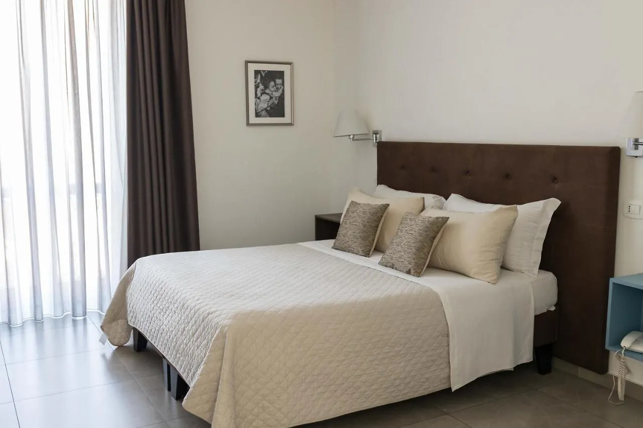 Konukevi Liberty Palace Milazzo